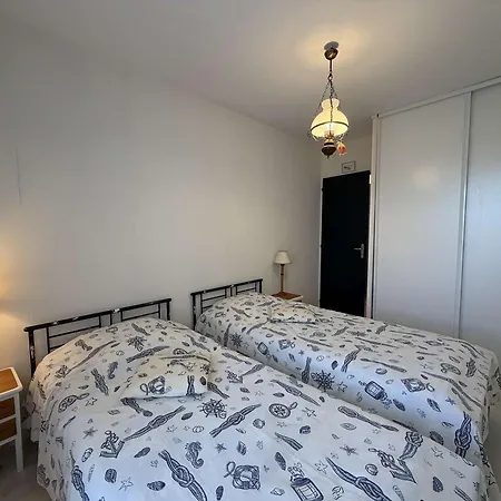 아파트 2 Pieces Avec Balcon A 100m De La - - Fr-1-224c-37 *