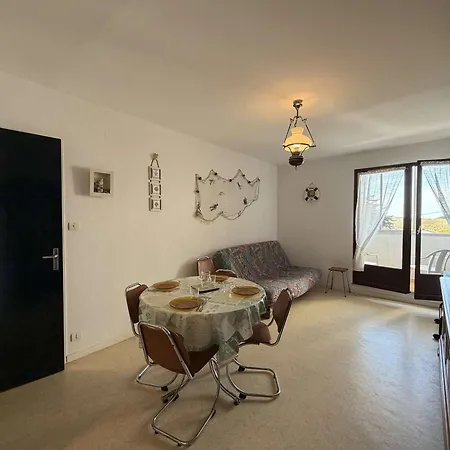 아파트 2 Pieces Avec Balcon A 100m De La - - Fr-1-224c-37 *